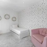 Appartement Whome Family - Urban Retreat With Parking, Ac, Elevator In Great Location