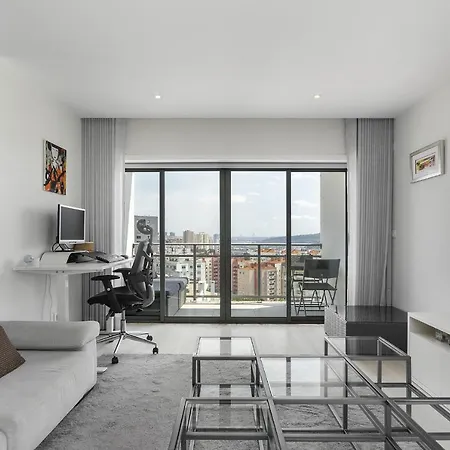 Whome Family - Urban Retreat With Parking, Ac, Elevator In Great Location Apartment *