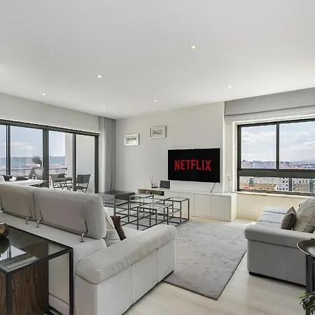 Whome Family - Urban Retreat With Parking, Ac, Elevator In Great Location Appartement