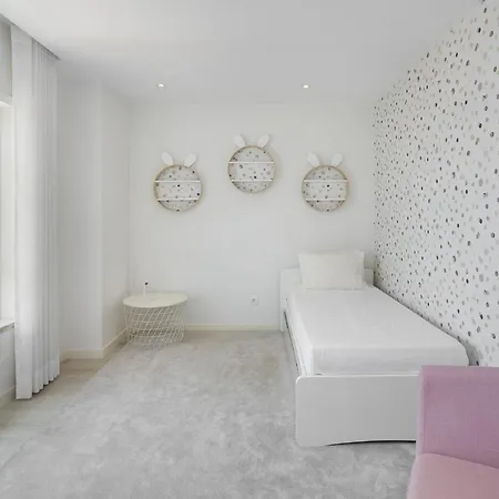 Whome Family - Urban Retreat With Parking, Ac, Elevator In Great Location *