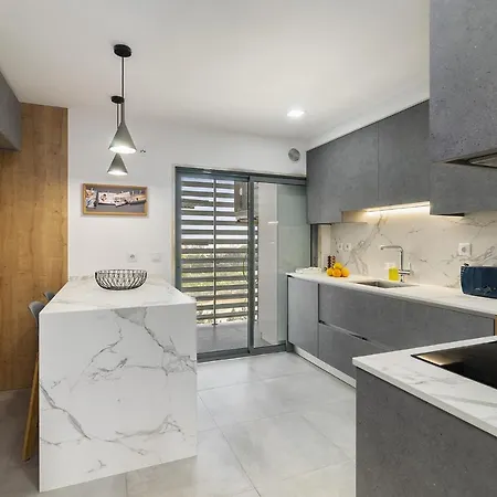 Whome Family - Urban Retreat With Parking, Ac, Elevator In Great Location アパート リスボン