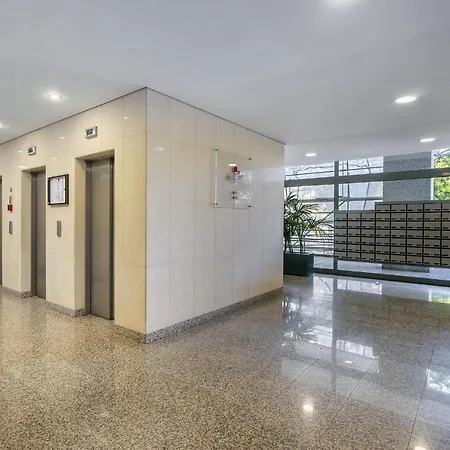 Whome Family - Urban Retreat With Parking, Ac, Elevator In Great Location アパート リスボン